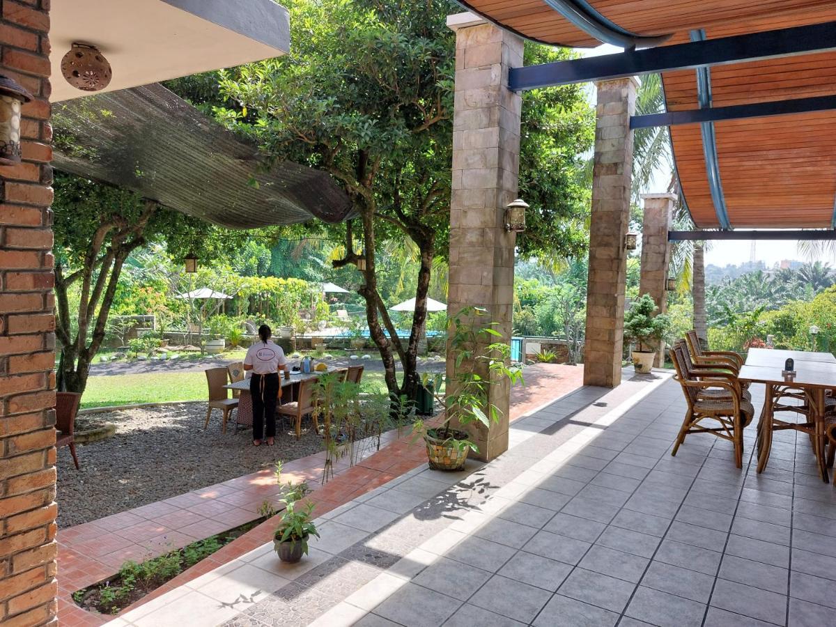 Hotel Deli River And Restaurant Omlandia Medan Exterior foto