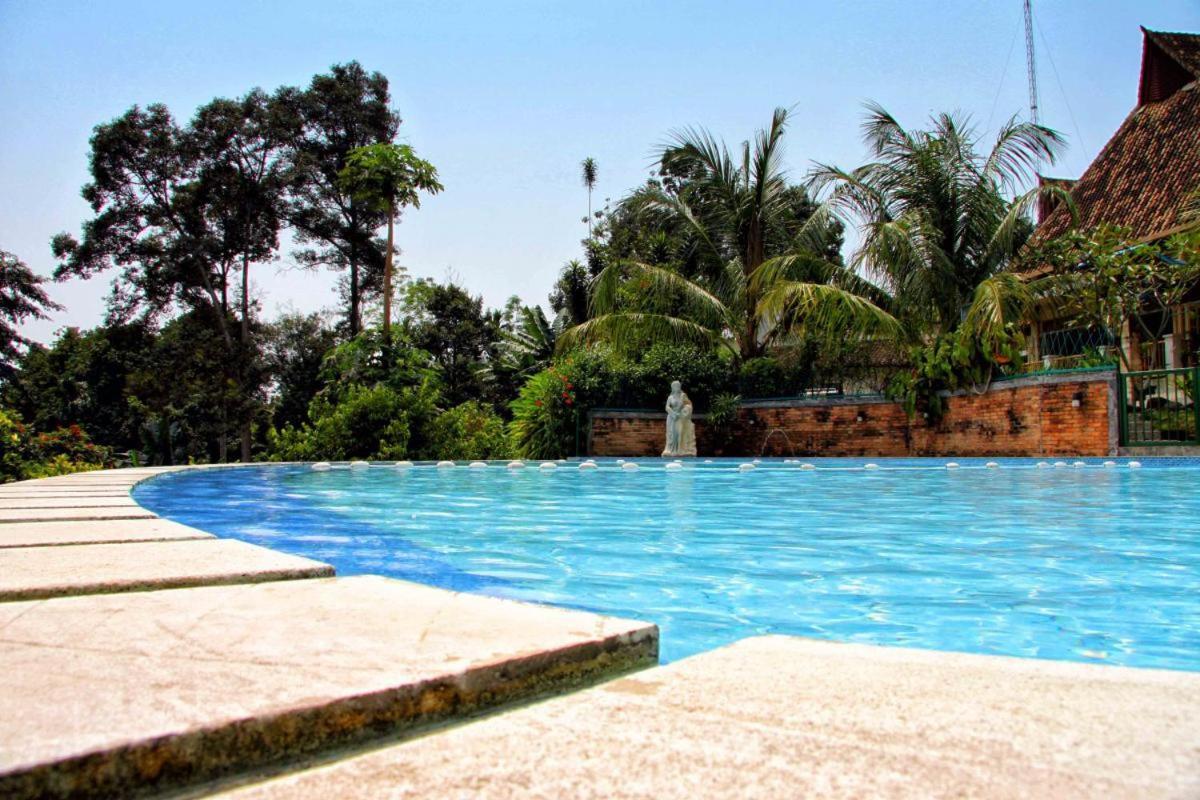 Hotel Deli River And Restaurant Omlandia Medan Exterior foto
