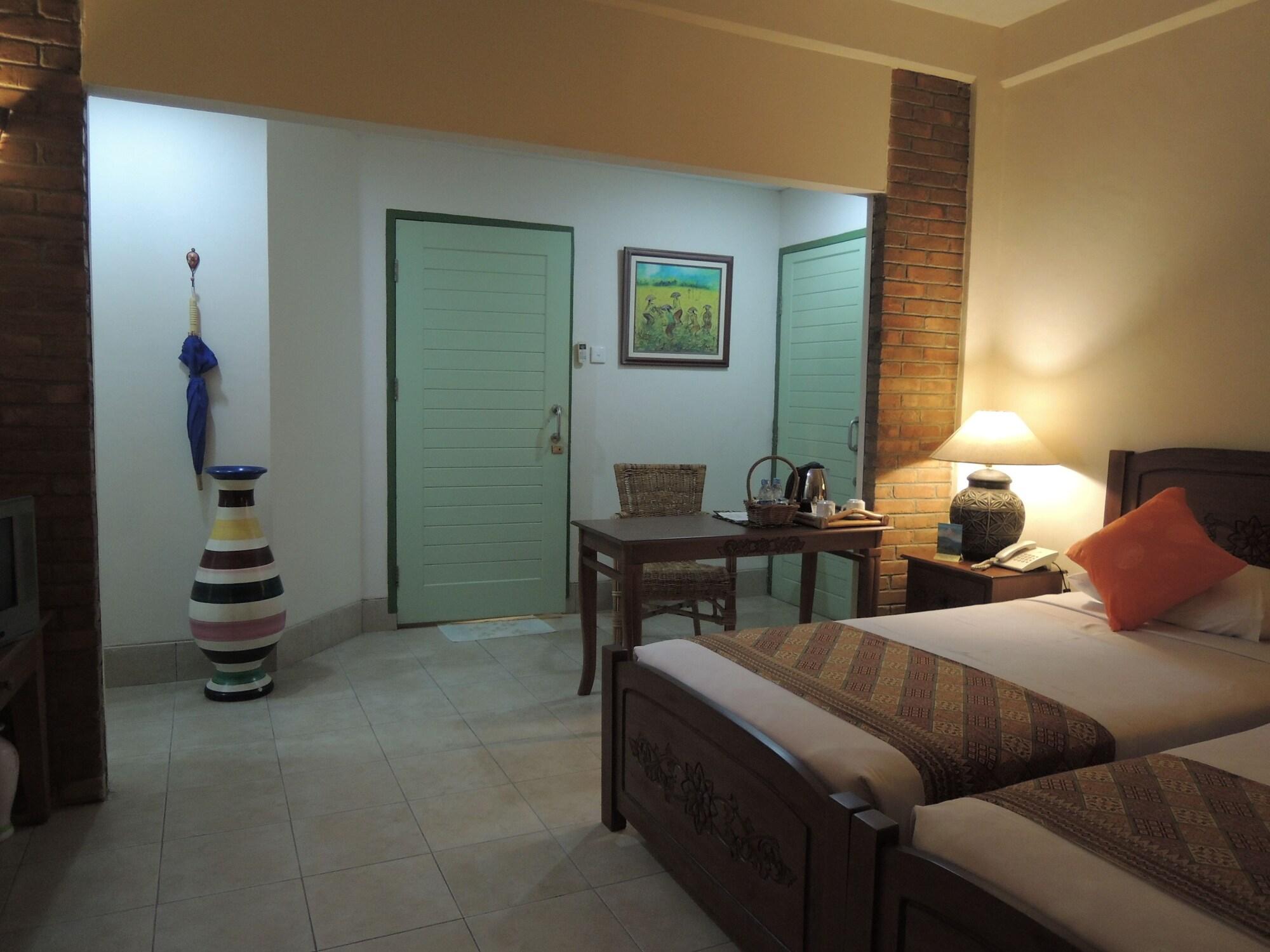 Hotel Deli River And Restaurant Omlandia Medan Exterior foto
