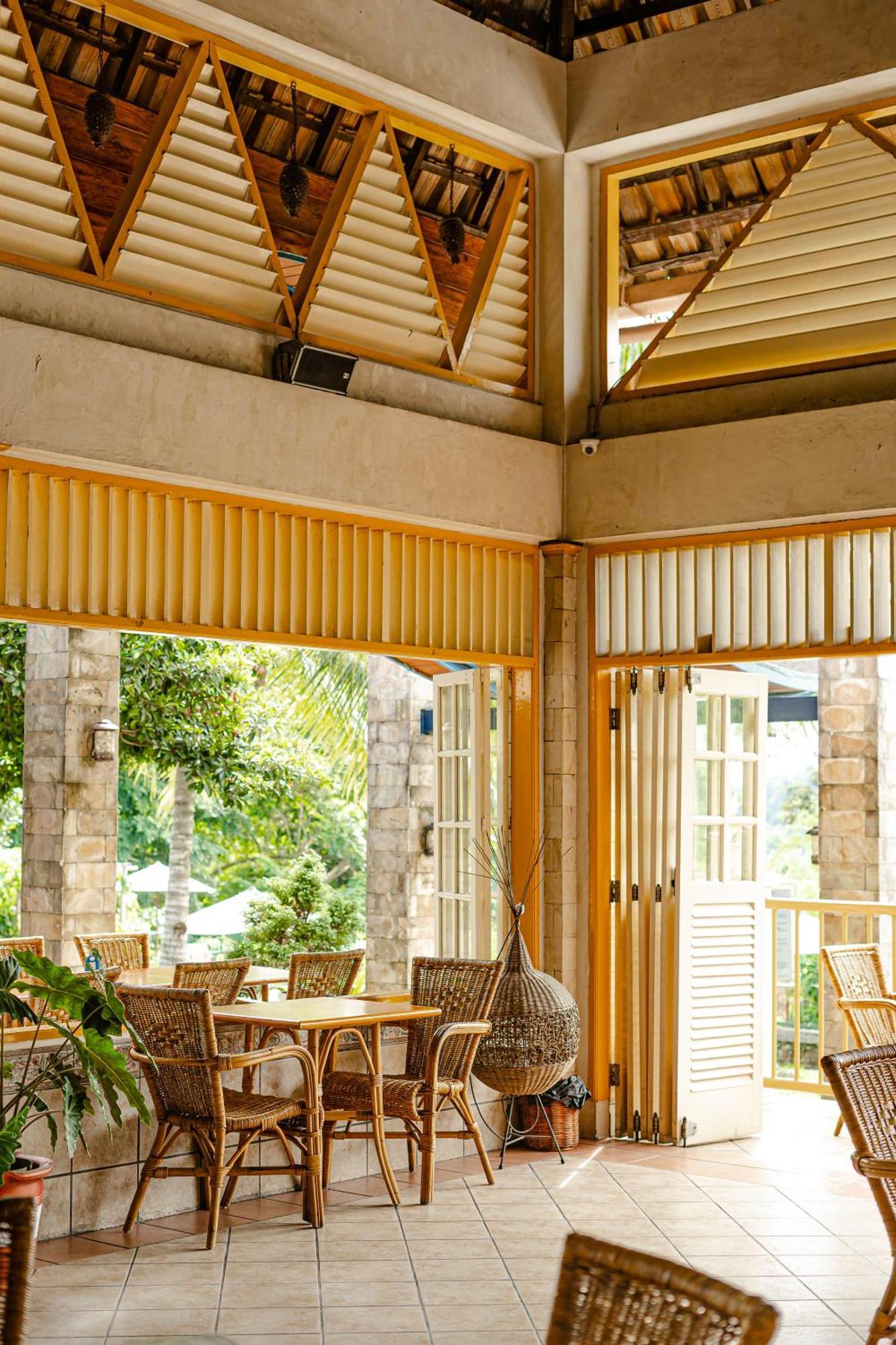 Hotel Deli River And Restaurant Omlandia Medan Exterior foto