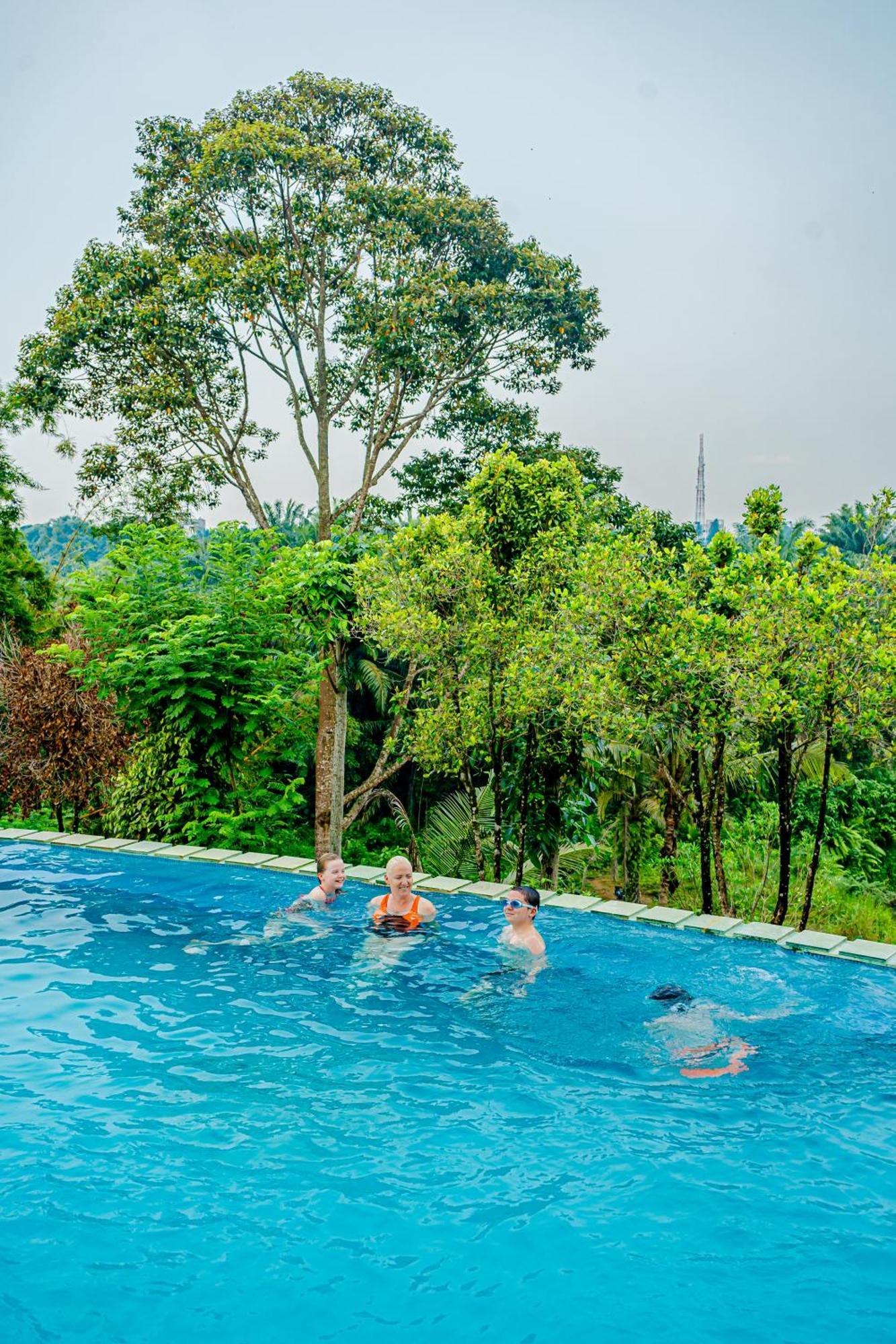 Hotel Deli River And Restaurant Omlandia Medan Exterior foto